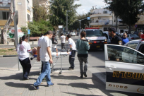 بالصور: إصابة متوسطة لشاب بحادث "ضرب وهرب" في شارع يهودا هيميت